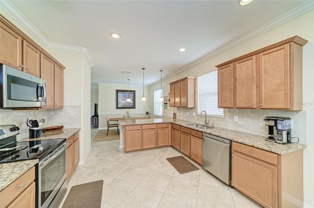 6810 WILLOWSHIRE WAY, Bradenton, FL 34212