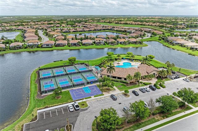 6810 WILLOWSHIRE WAY, Bradenton, FL 34212