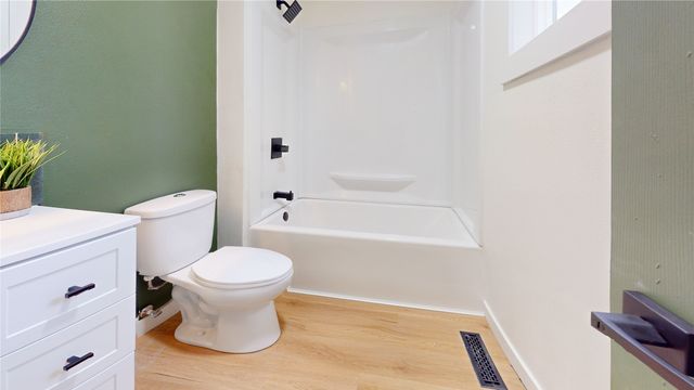 549 W 10th Street N, Newton, IA 50208