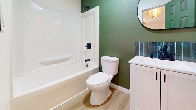 549 W 10th Street N, Newton, IA 50208