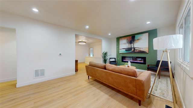 549 W 10th Street N, Newton, IA 50208