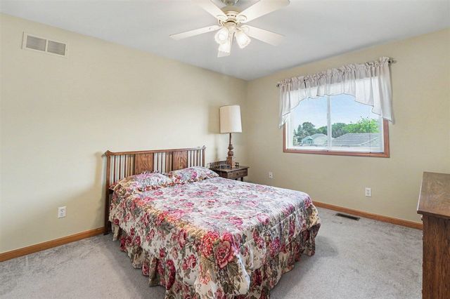 50777 Cambridge Drive, Macomb, MI 48044