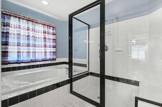 50777 Cambridge Drive, Macomb, MI 48044