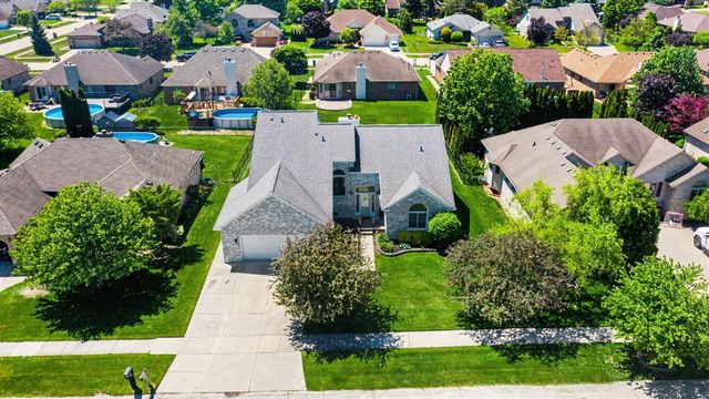 50777 Cambridge Drive, Macomb, MI 48044