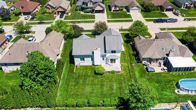 50777 Cambridge Drive, Macomb, MI 48044
