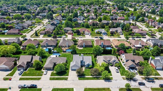 50777 Cambridge Drive, Macomb, MI 48044