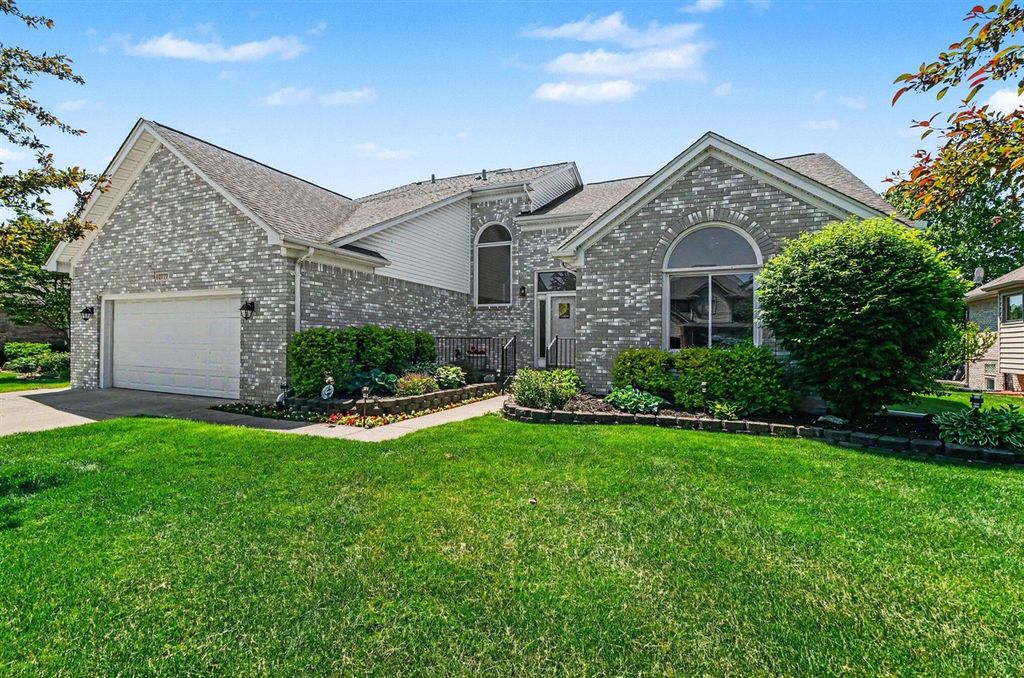 50777 Cambridge Drive, Macomb, MI 48044