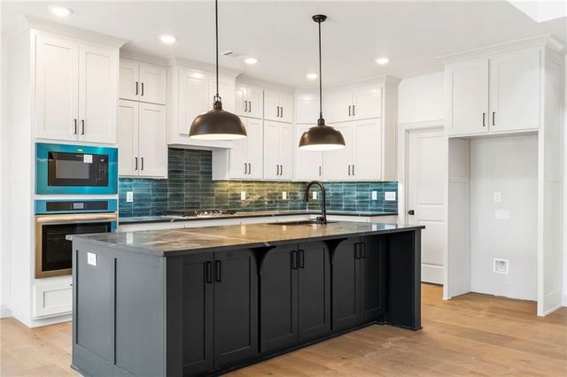 1121 Whistler Street, Bentonville, AR 72713