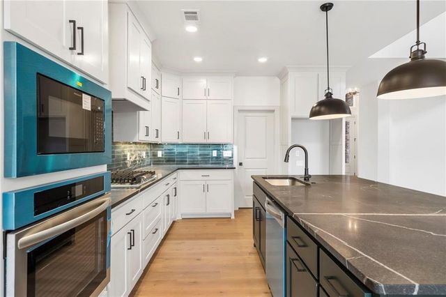 1121 Whistler Street, Bentonville, AR 72713