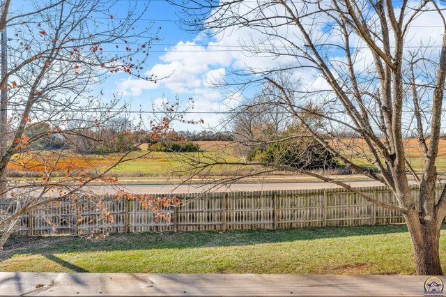 6743 SW Wentley LN, Topeka, KS 66614