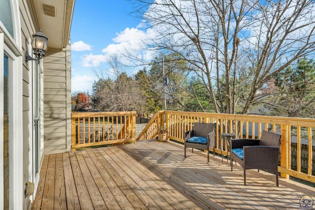 6743 SW Wentley LN, Topeka, KS 66614