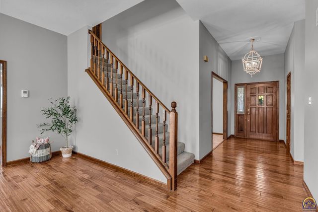 6743 SW Wentley LN, Topeka, KS 66614