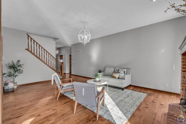 6743 SW Wentley LN, Topeka, KS 66614