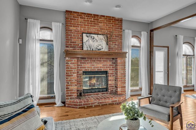 6743 SW Wentley LN, Topeka, KS 66614