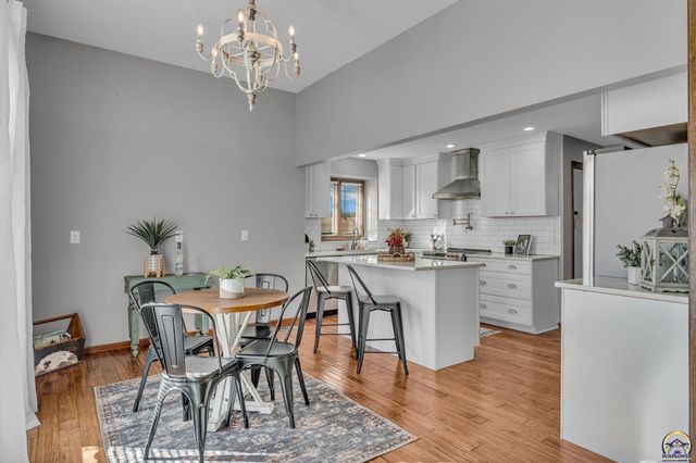 6743 SW Wentley LN, Topeka, KS 66614