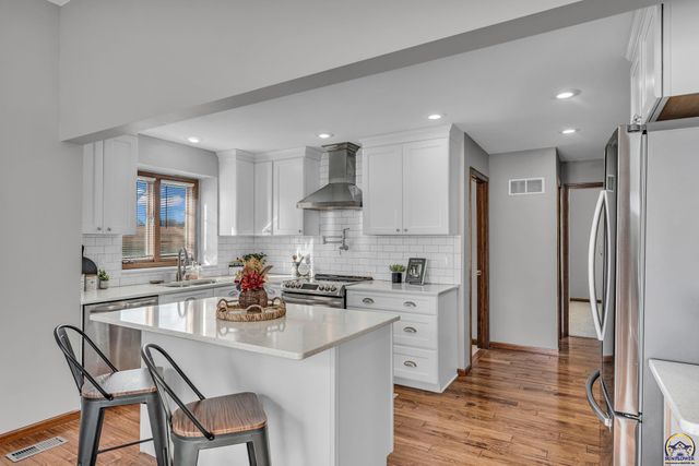 6743 SW Wentley LN, Topeka, KS 66614