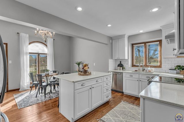 6743 SW Wentley LN, Topeka, KS 66614