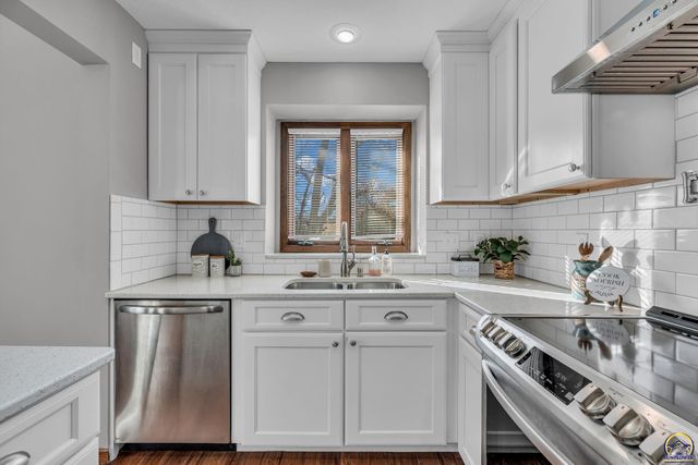 6743 SW Wentley LN, Topeka, KS 66614