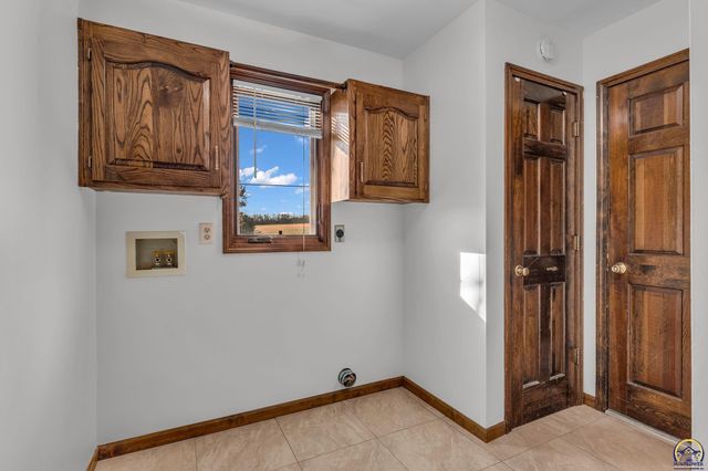 6743 SW Wentley LN, Topeka, KS 66614