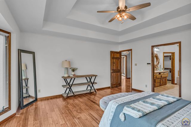 6743 SW Wentley LN, Topeka, KS 66614