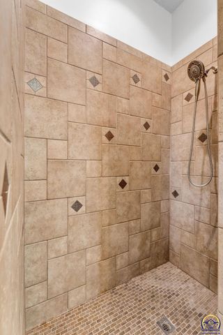 6743 SW Wentley LN, Topeka, KS 66614