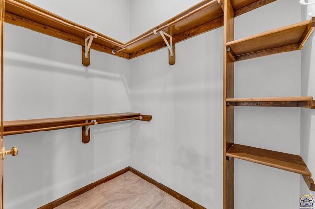 6743 SW Wentley LN, Topeka, KS 66614