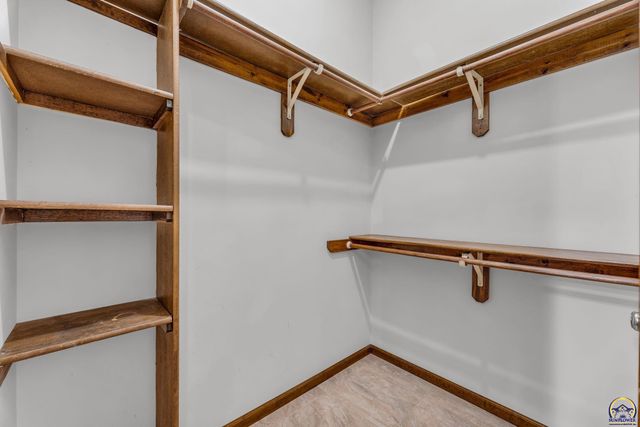 6743 SW Wentley LN, Topeka, KS 66614