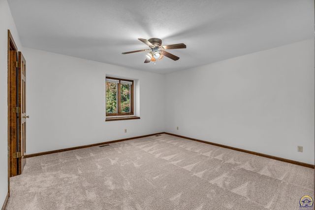 6743 SW Wentley LN, Topeka, KS 66614