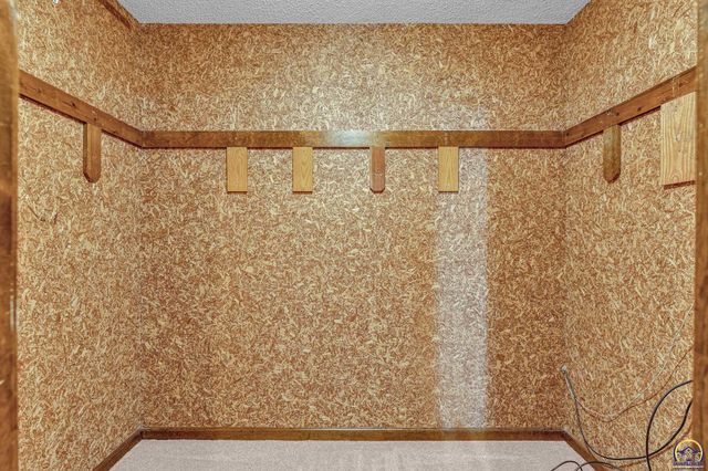 6743 SW Wentley LN, Topeka, KS 66614