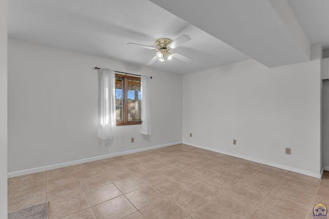 6743 SW Wentley LN, Topeka, KS 66614