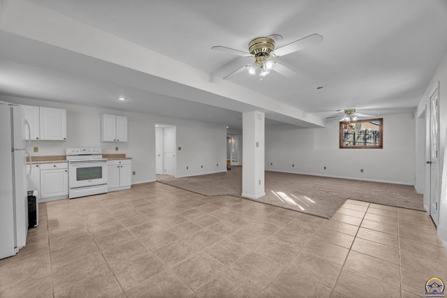 6743 SW Wentley LN, Topeka, KS 66614