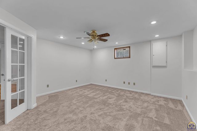 6743 SW Wentley LN, Topeka, KS 66614