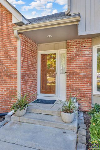 6743 SW Wentley LN, Topeka, KS 66614