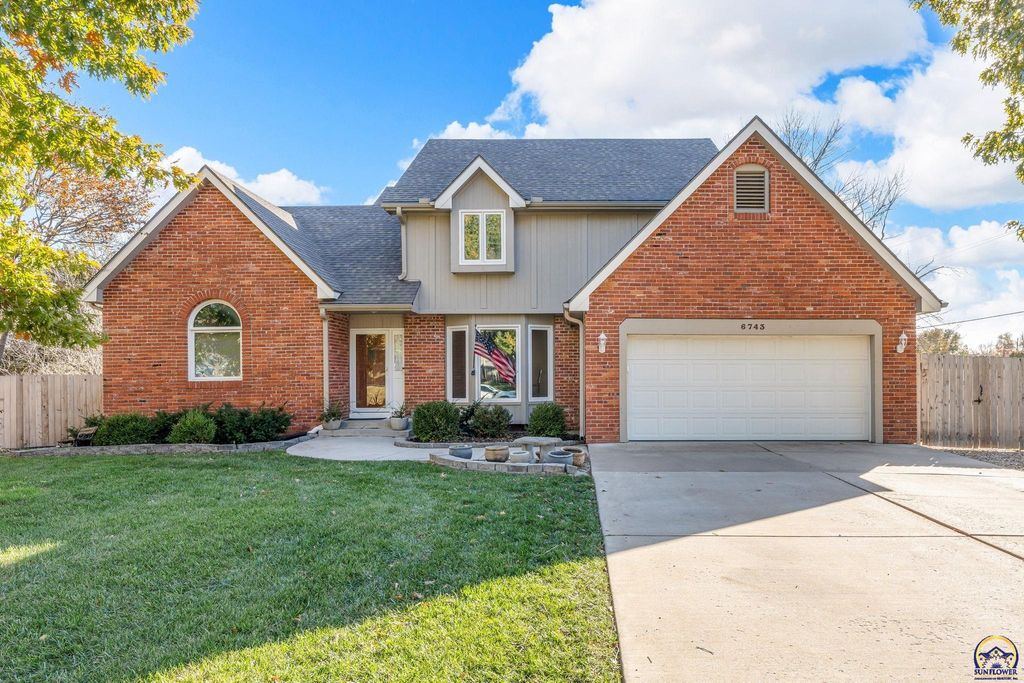 6743 SW Wentley LN, Topeka, KS 66614