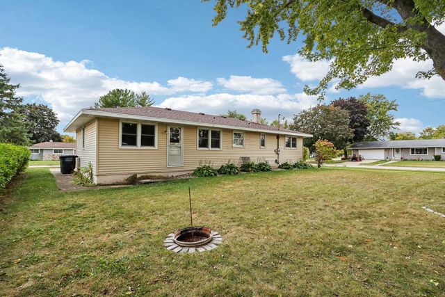 818 W Sunset DRIVE, Milton, WI 53563