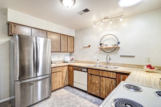 780 Stallion Road SE, Rio Rancho, NM 87124