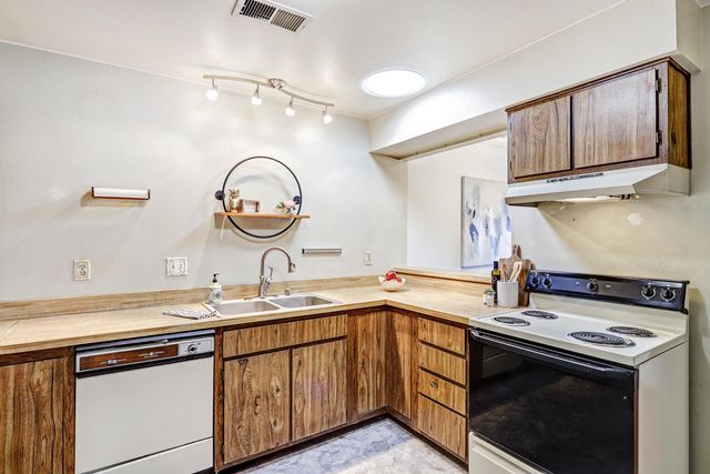 780 Stallion Road SE, Rio Rancho, NM 87124