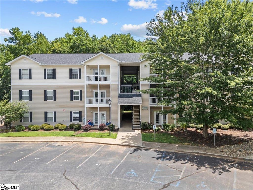 222 Mckenna Circle, Greenville, SC 29615