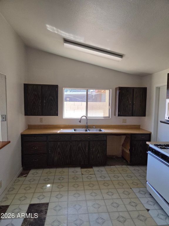 3645 W DIANA Avenue, Phoenix, AZ 85051 — photo 3