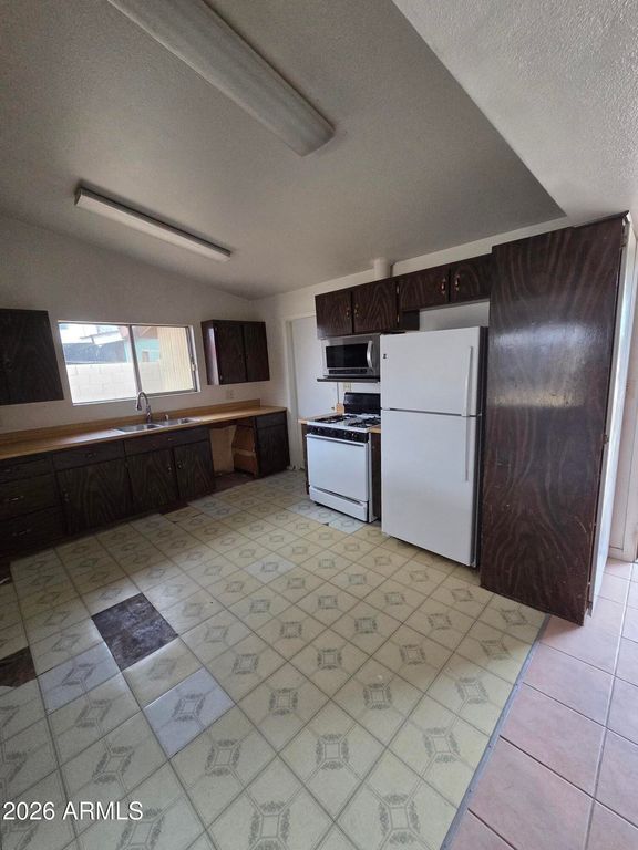 3645 W DIANA Avenue, Phoenix, AZ 85051 — photo 4