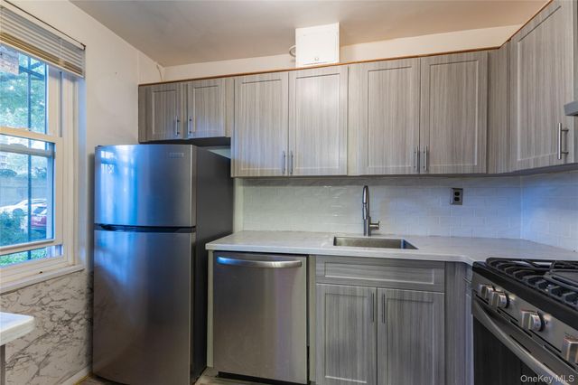 80-14 150 Street 25B, Briarwood, NY 11435