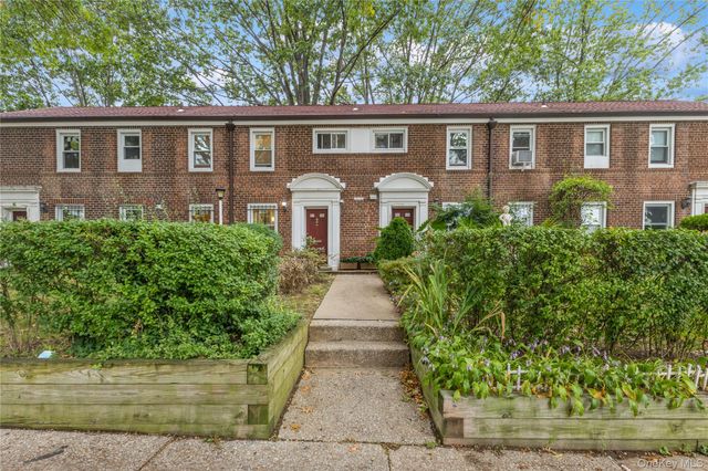 80-14 150 Street 25B, Briarwood, NY 11435