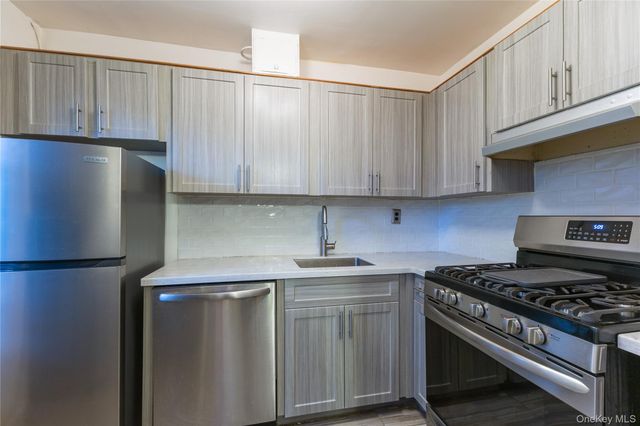 80-14 150 Street 25B, Briarwood, NY 11435