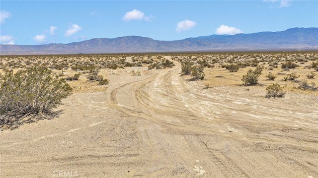 1 Paddington Way, Lucerne Valley, CA 92356