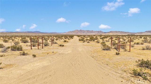 1 Paddington Way, Lucerne Valley, CA 92356