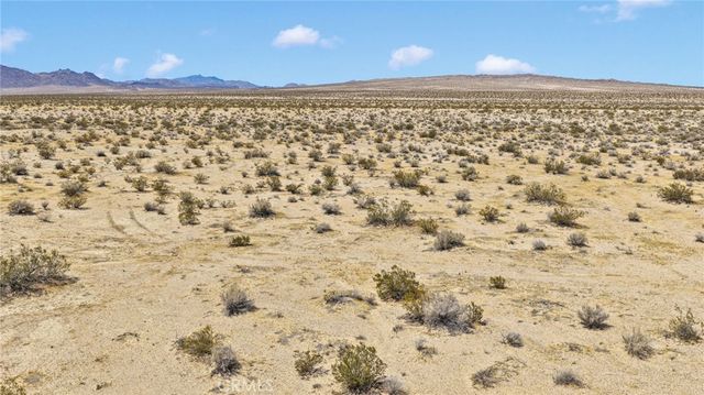 1 Paddington Way, Lucerne Valley, CA 92356