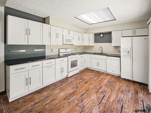 749 W Leon Drive, Lincoln, NE 68521