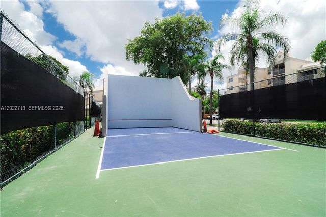 8245 Lake Dr 405, Doral, FL 33166