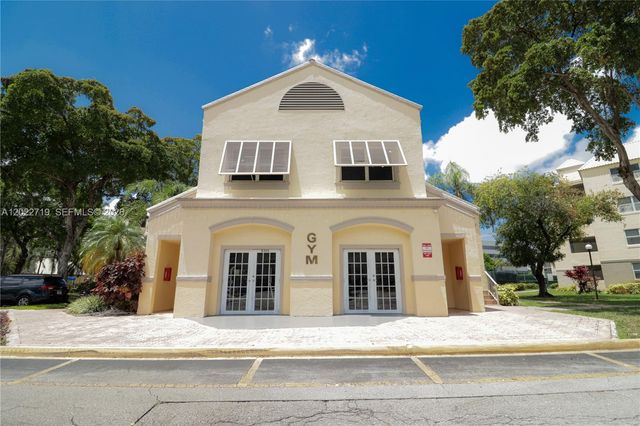 8245 Lake Dr 405, Doral, FL 33166