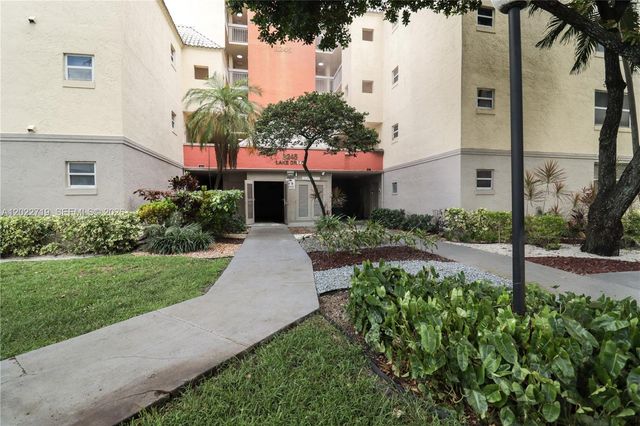 8245 Lake Dr 405, Doral, FL 33166